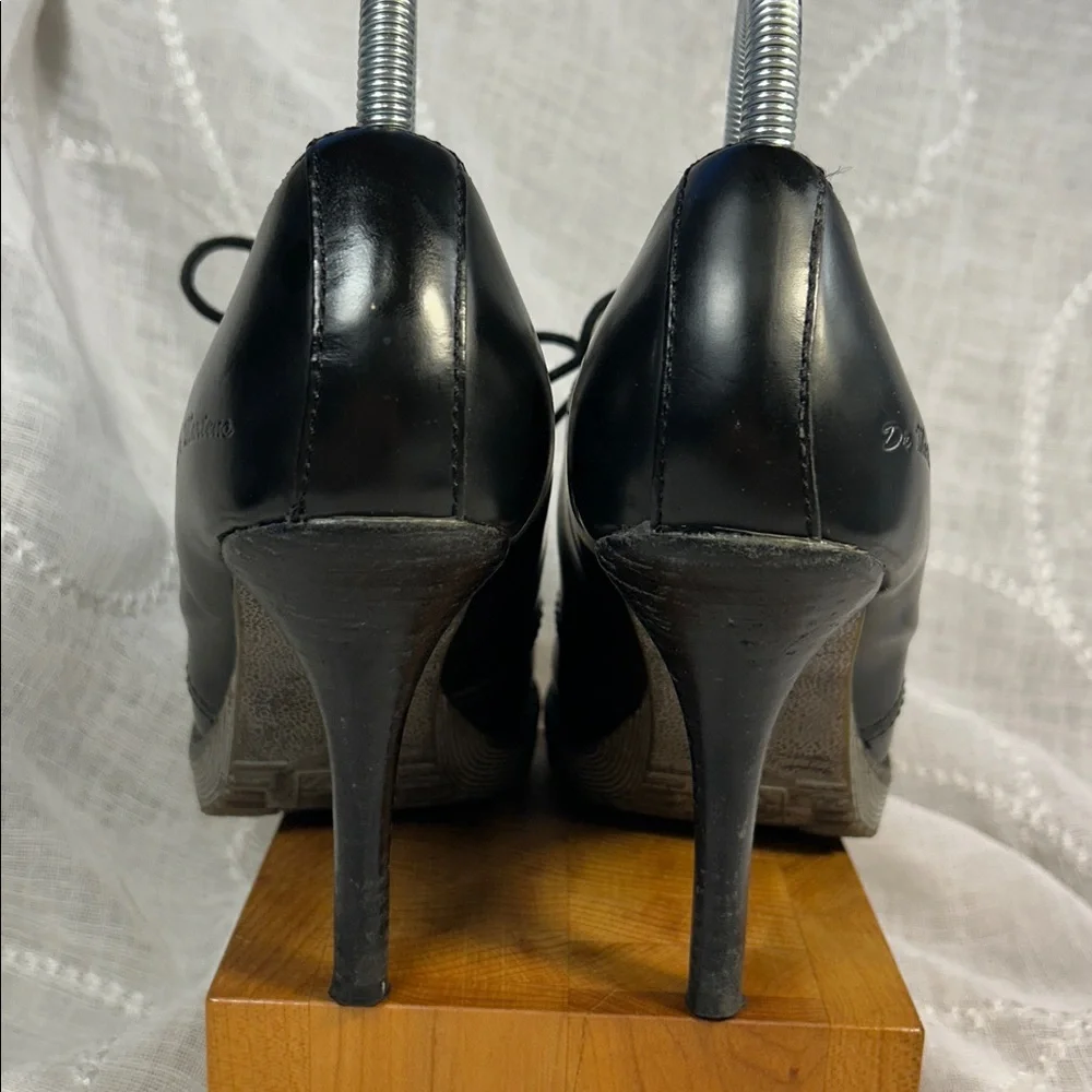 Dr Martens almost NEW leather lace up heels
